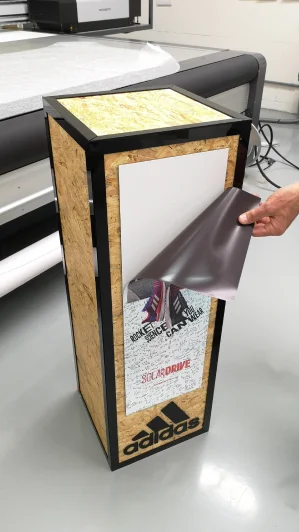Magneetfolie op OSB hout voor Adidas Magneetfolie op OSB hout voor Adidas
