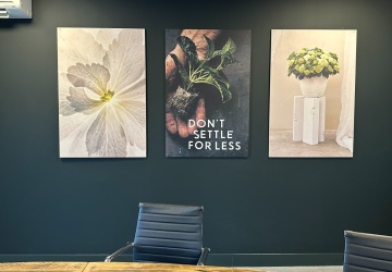 Houten panelen aan de muur